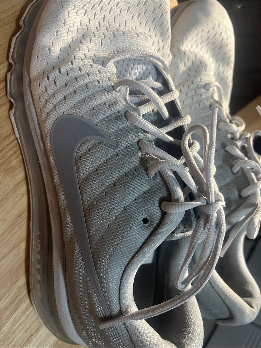 Nike Men's Light Gray Athletic Running Shoes